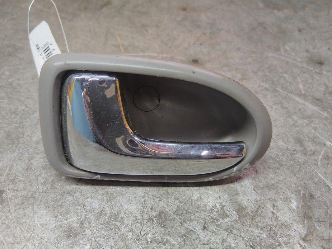 Ручка внутренняя передняя левая GKXMT7 Mazda Premacy