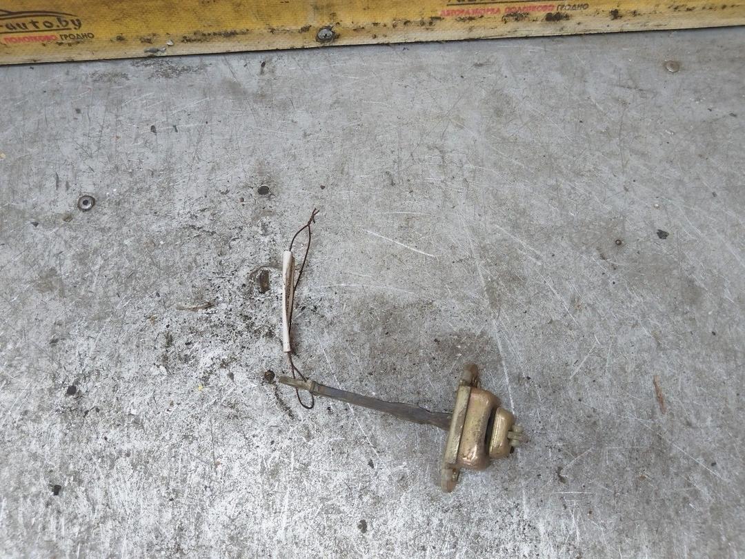 Ограничитель открывания двери задней IL8J89 Mitsubishi Carisma купить