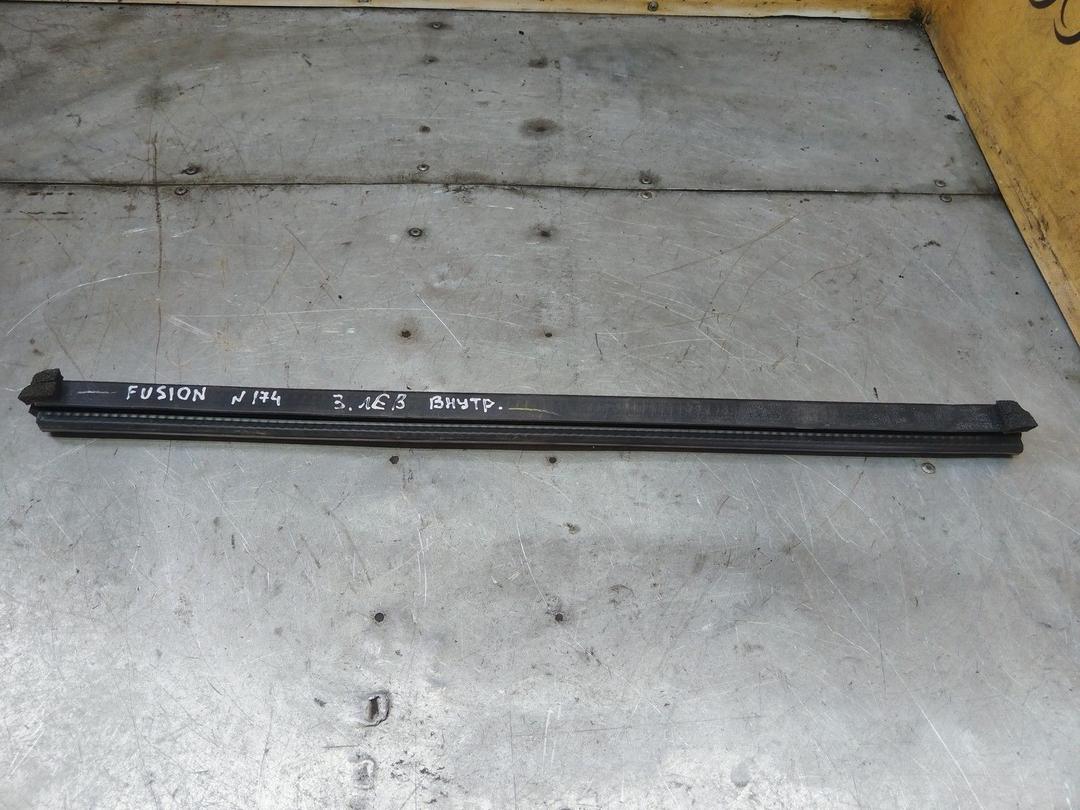 Молдинг стекла двери задней левой внутренний WX75JL Ford Fusion