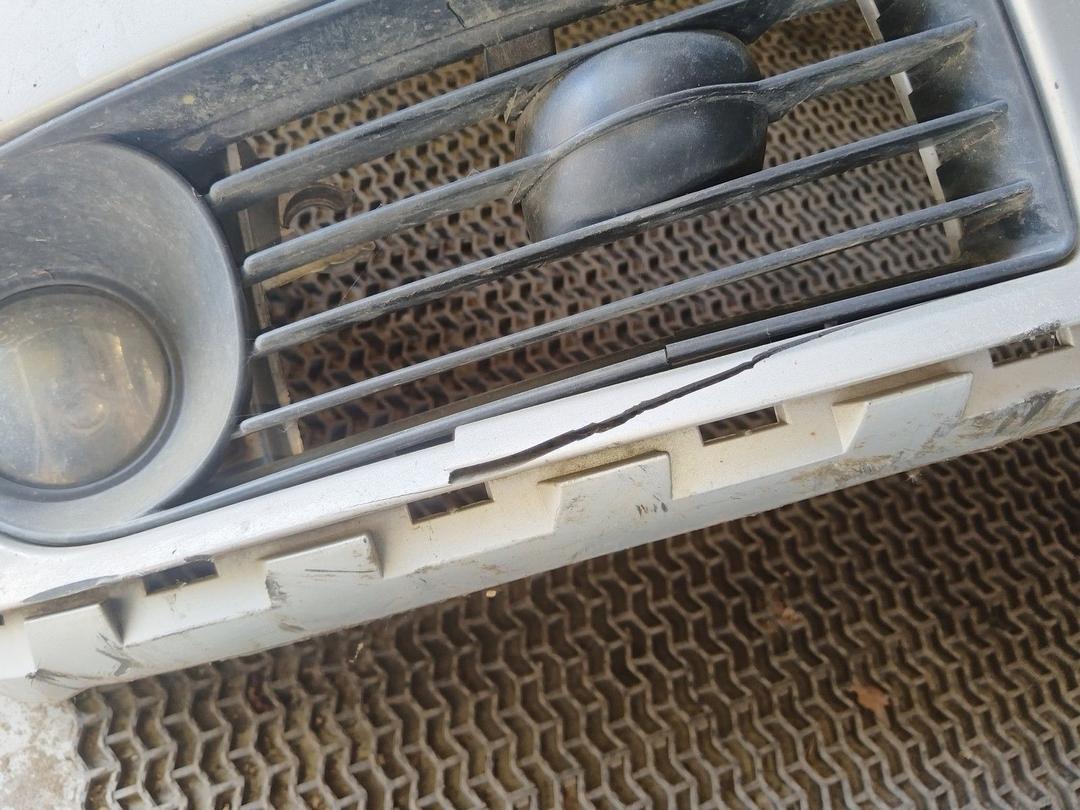 Бампер передний IX8HFQ Seat Alhambra купить в магазине запчастей бу