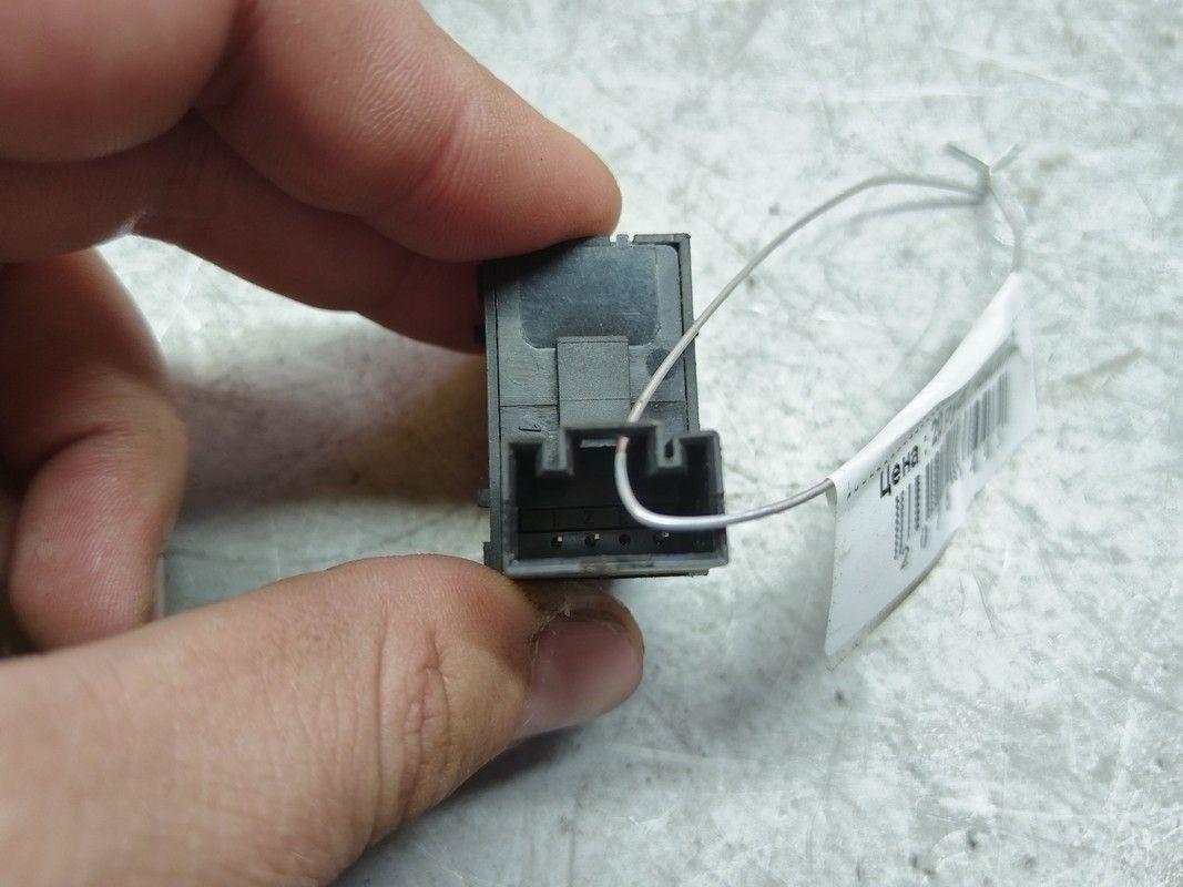 Кнопка стеклоподъемника переднего правого LYFKH2 Volkswagen Passat - Фото 3