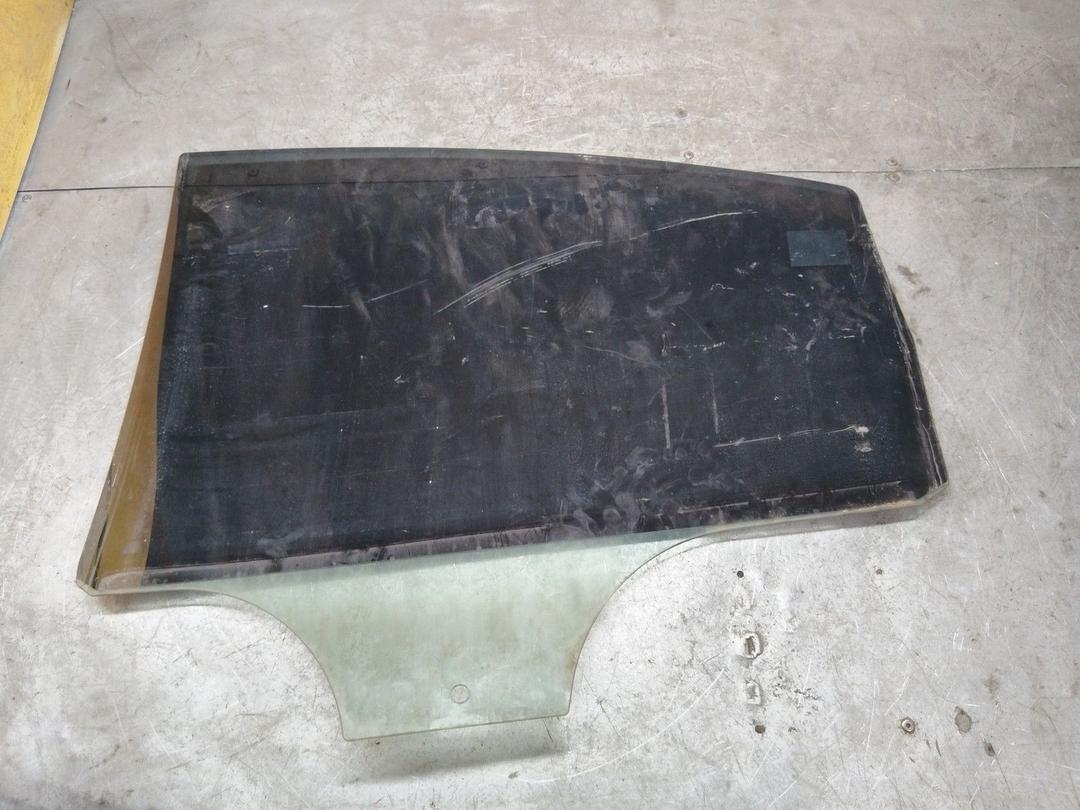 Стекло двери задней правой U2V6BI Volkswagen Passat купить с доставкой