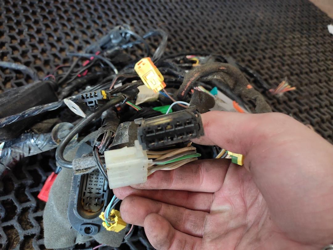 Проводка салона U1HTG9 Renault Clio undefined