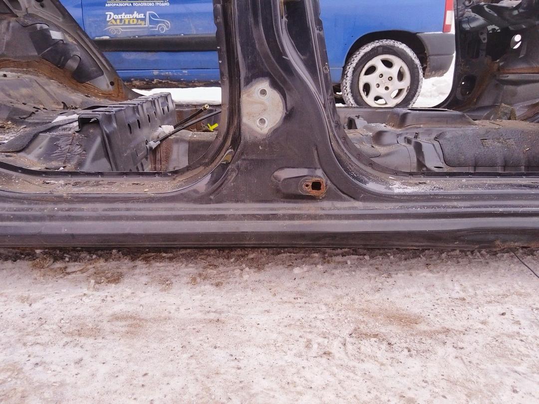 Стойка кузовная центральная правая 4X8TXS Mitsubishi Carisma купить с доставкой