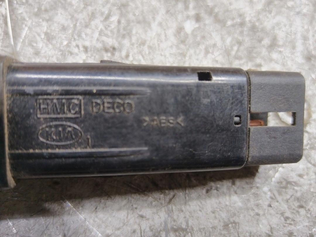 Кнопка противотуманных фар OT5AGW Kia Carnival купить в магазине запчастей бу