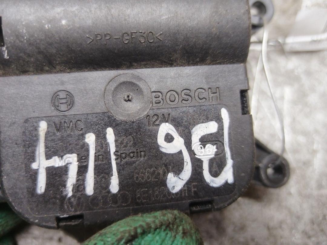 Моторчик заслонки печки X4WZUB Audi A4 купить