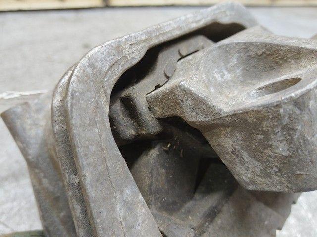 Подушка крепления двигателя 55YBB3 Volkswagen Passat купить