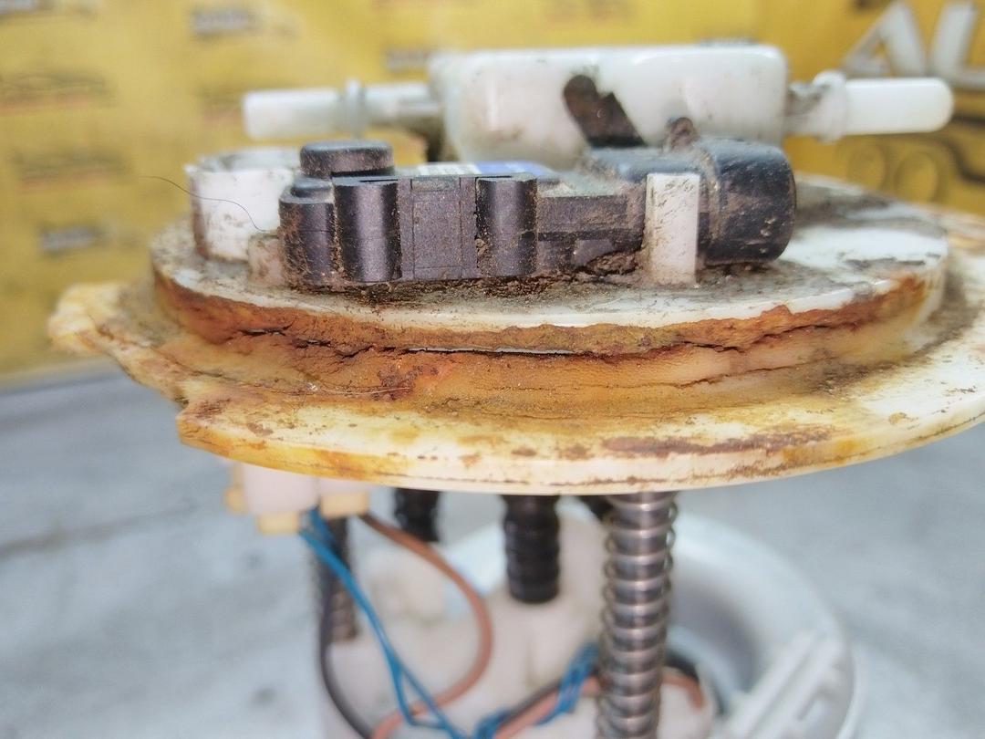 Колба в бак DN6I15 Kia Sorento купить в магазине запчастей бу