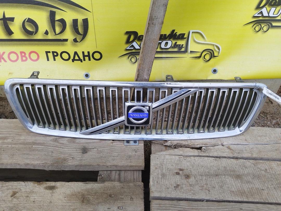 Решетка капота QE0P8V Volvo V70 - Фото 1