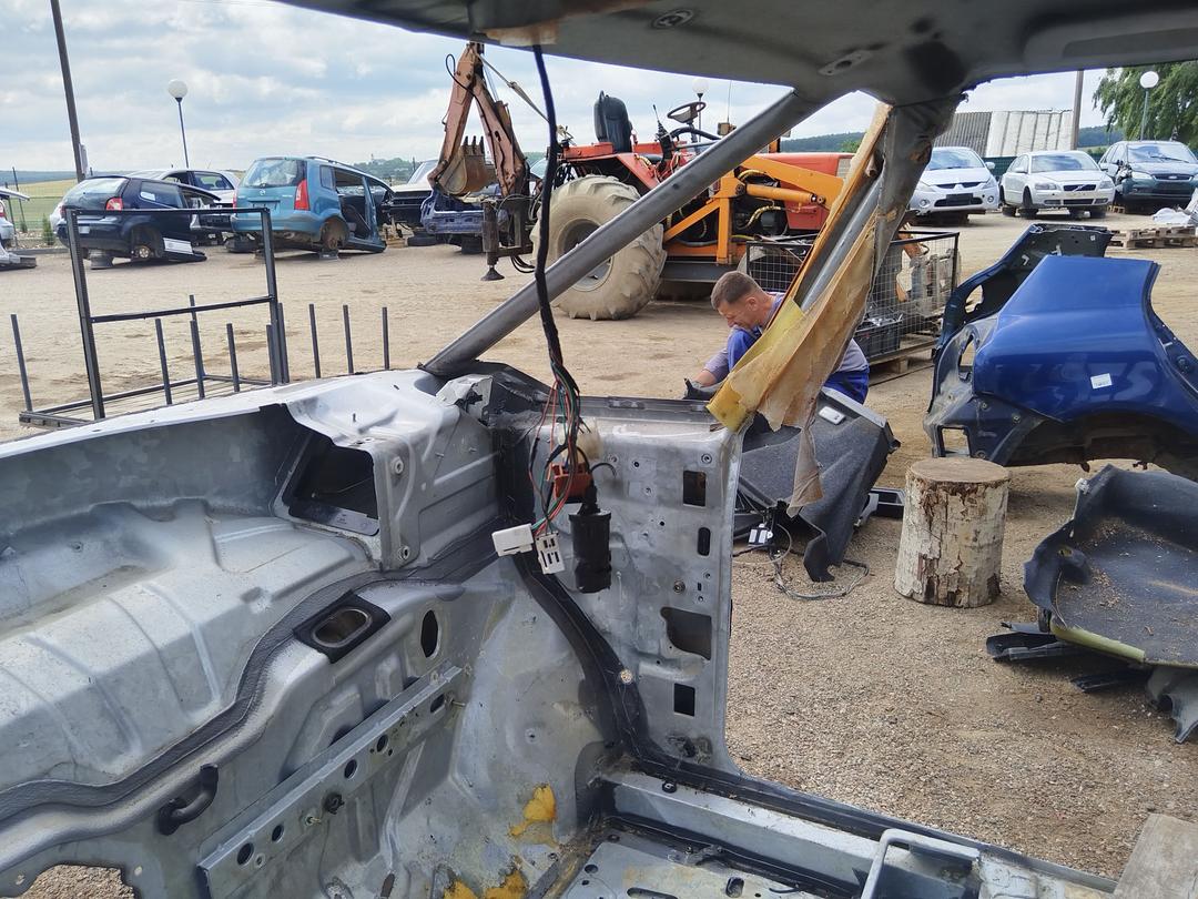 Стойка кузовная передняя правая 9W9423 Renault Espace купить на авторазборке