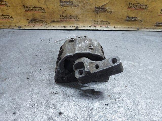 Подушка крепления двигателя WE4W3V Volkswagen Golf
