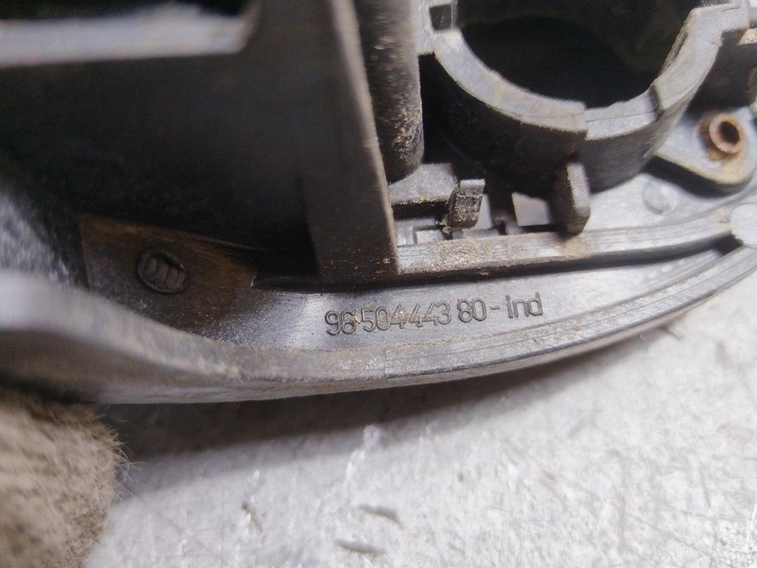 Ручка наружная задняя правая 8B5A4G Citroen C3 купить в магазине запчастей бу