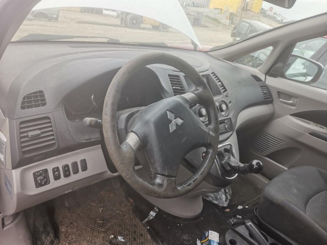 Кожух панели приборов S70HEK Mitsubishi Grandis