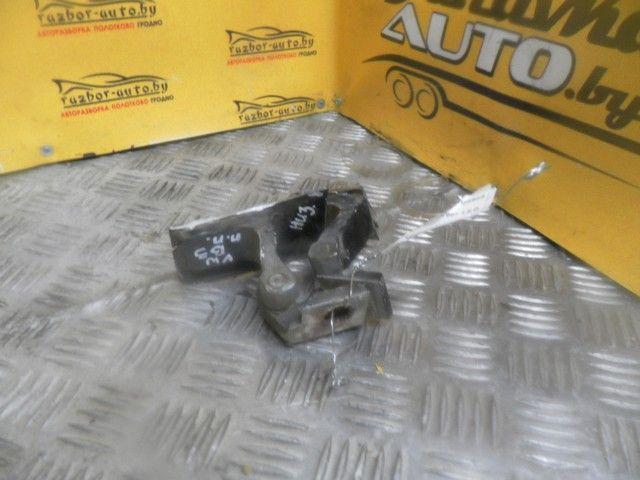 Петля двери передней правой WADVQO Volkswagen Passat