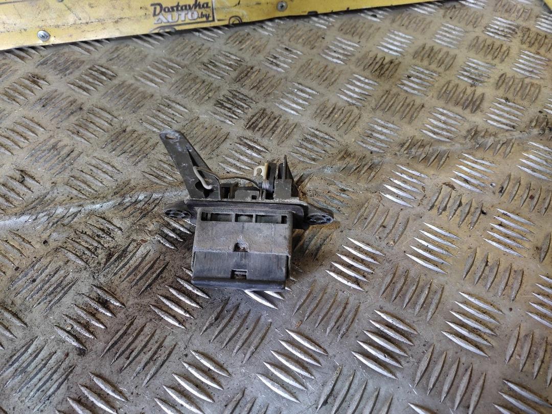 Кнопка открытия багажника YSU081 Renault Megane купить