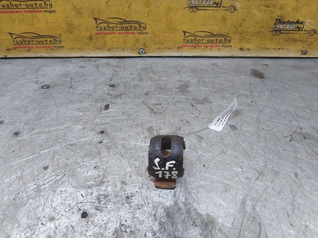 Крепление втулки стабилизатора E7YC1D Subaru Forester купить в магазине запчастей бу