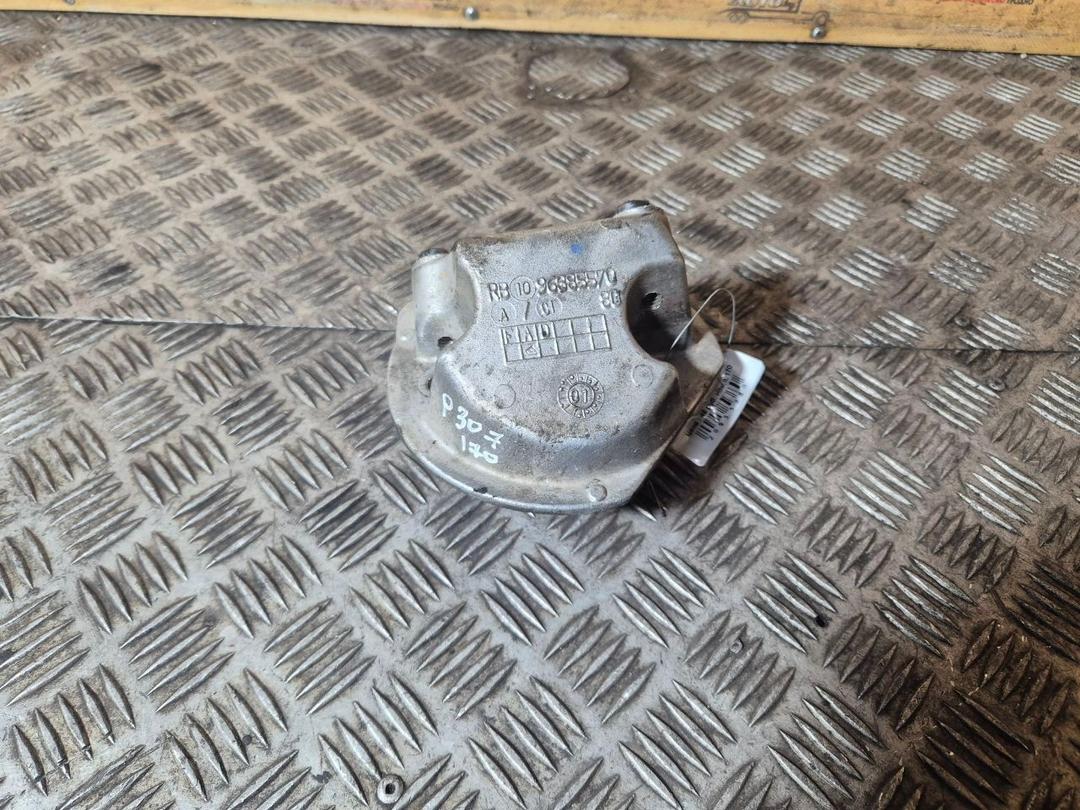 Кронштейн двигателя 6S06PC Peugeot 307