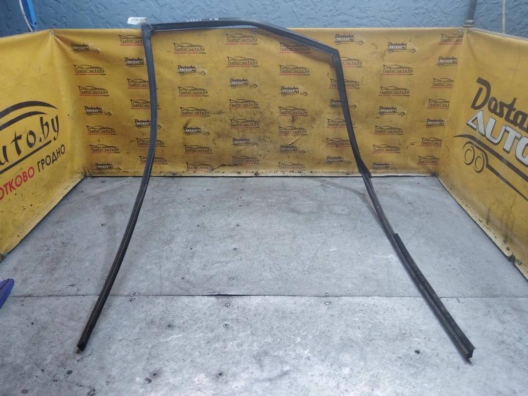 Уплотнитель двери передней левой 0IGOEA Renault Espace