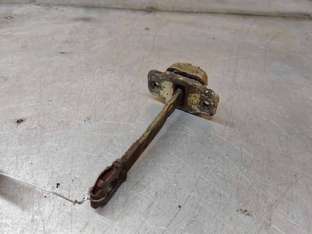 Ограничитель открывания двери передней T3V642 Volkswagen Passat купить