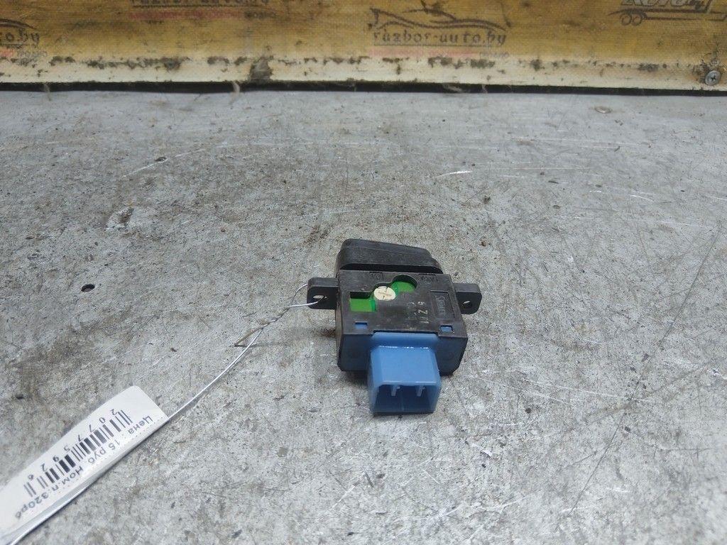 Кнопка аварийной сигнализации WC7923 Mazda Xedos 6 - Фото 3