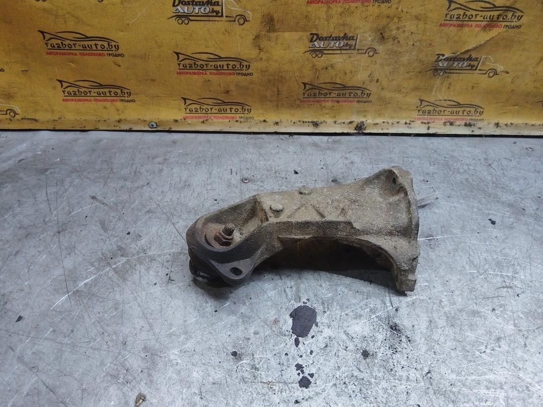 Кронштейн двигателя 6SN337 Audi 100