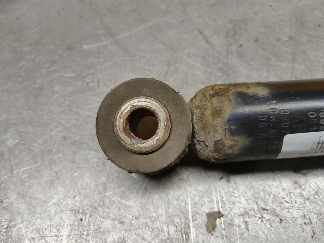 Амортизатор задний левый C6N9V9 Nissan Note - Фото 5