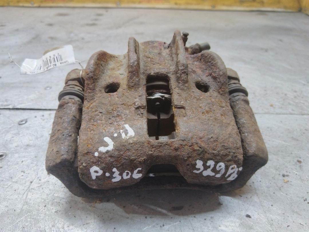 Суппорт передний левый GMTXQ1 Peugeot 306