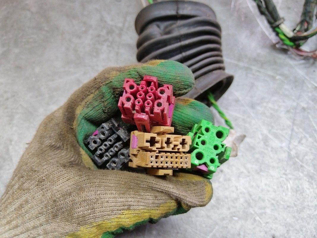 Проводка двери передней правой UC2RVH Audi A4 - Фото 2