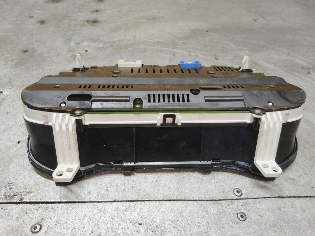 Щиток приборов (приборная панель) PE71GN Toyota Avensis купить с доставкой