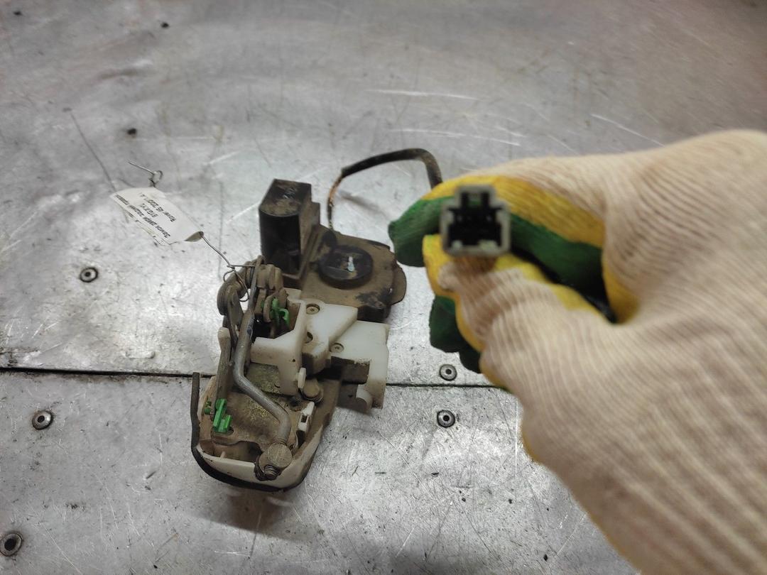 Замок двери задней правой 51GXYU Rover 45 купить