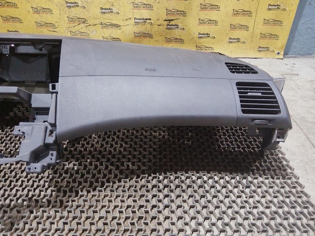 Панель передняя салона (торпедо) U4U65X Mitsubishi Grandis купить на авторазборке