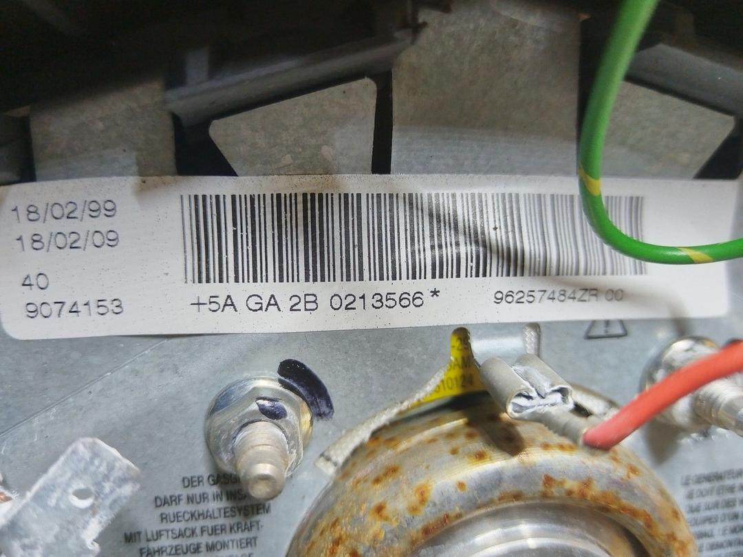 Подушка безопасности водителя 8QQDT0 Peugeot 206 купить на авторазборке