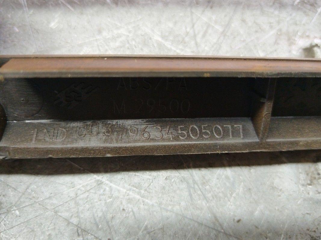 Рамка под магнитолу WZOK71 Peugeot 307 купить в магазине запчастей бу