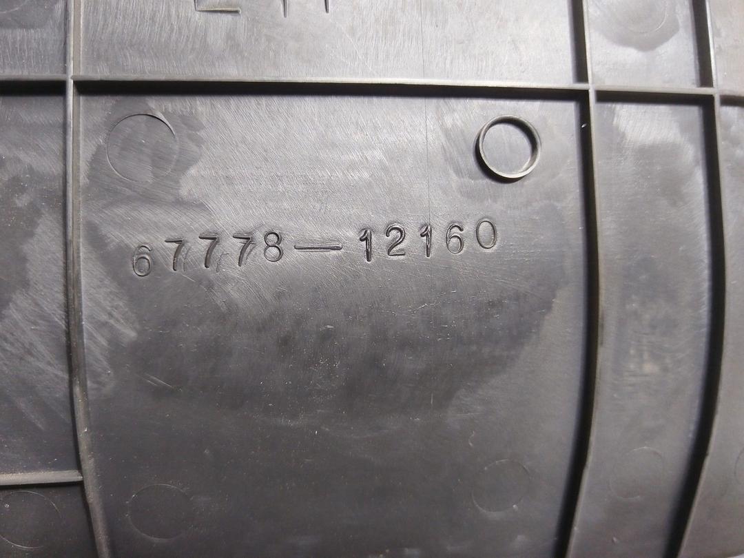 Обшивка двери передней левой (дверная карта) A5MCAS Toyota Corolla купить на авторазборке