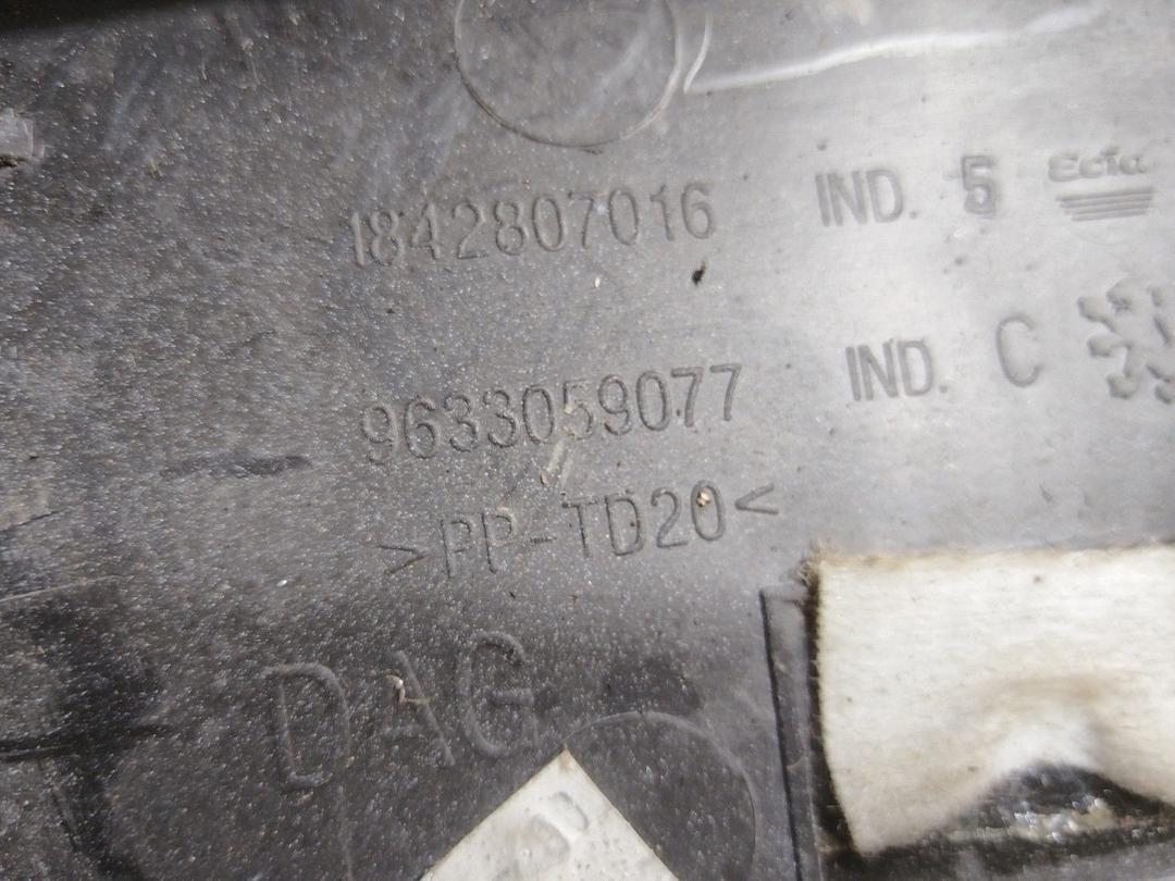 Бардачок 3FCIQ8 Peugeot 607 купить в магазине запчастей бу