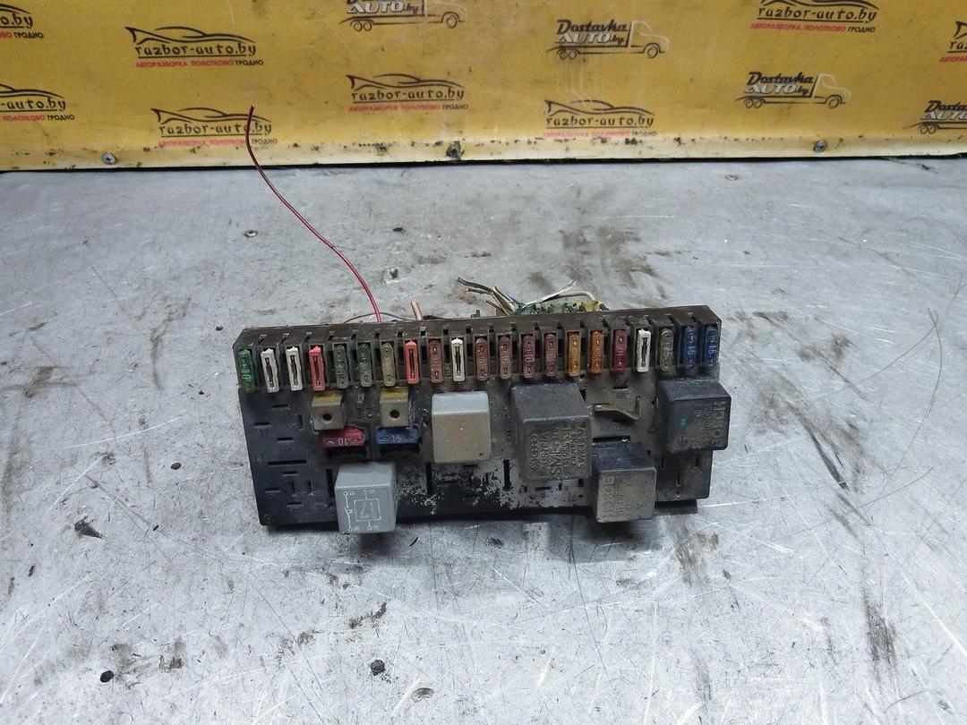 Блок предохранителей V64SHG Audi 80