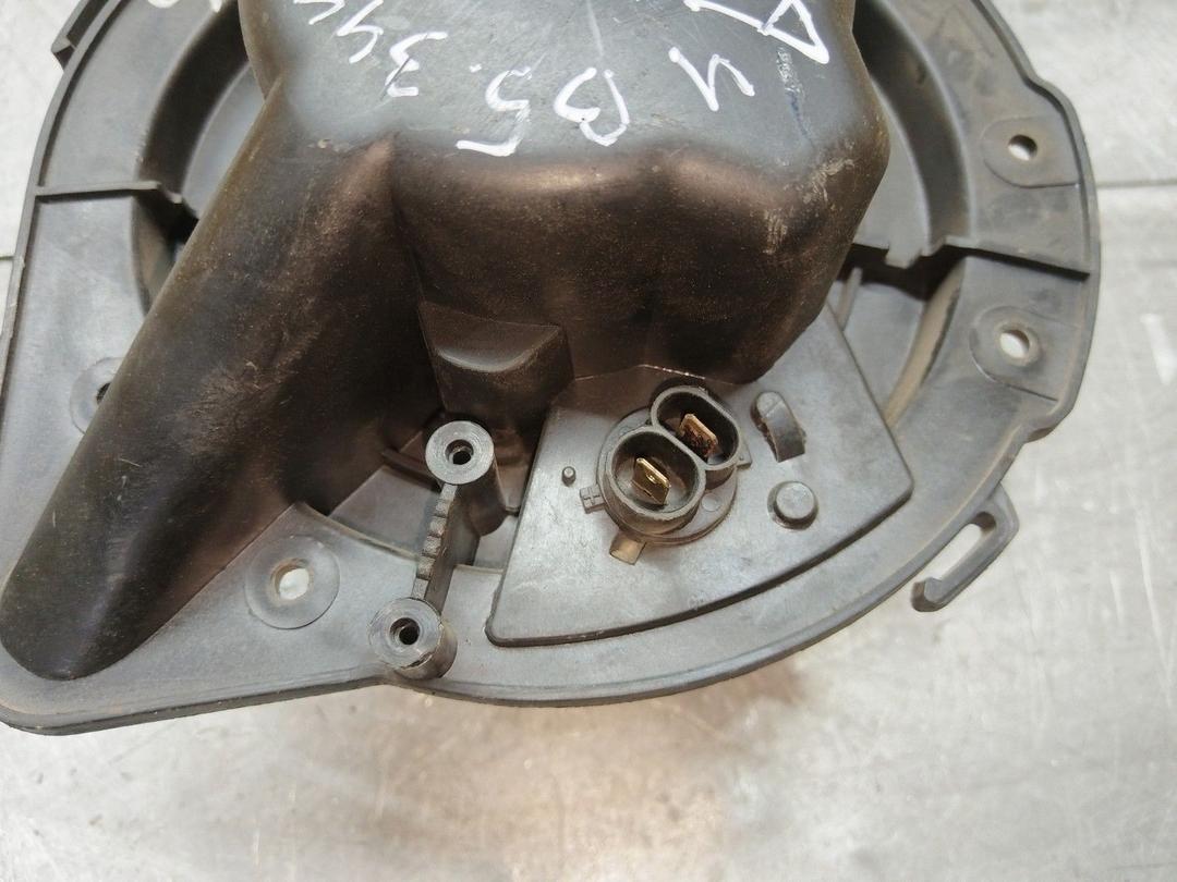 Моторчик печки DMMGZJ Audi A4 купить в магазине запчастей бу