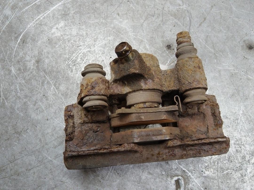 Суппорт задний правый TYKI6G Toyota Yaris - Фото 4