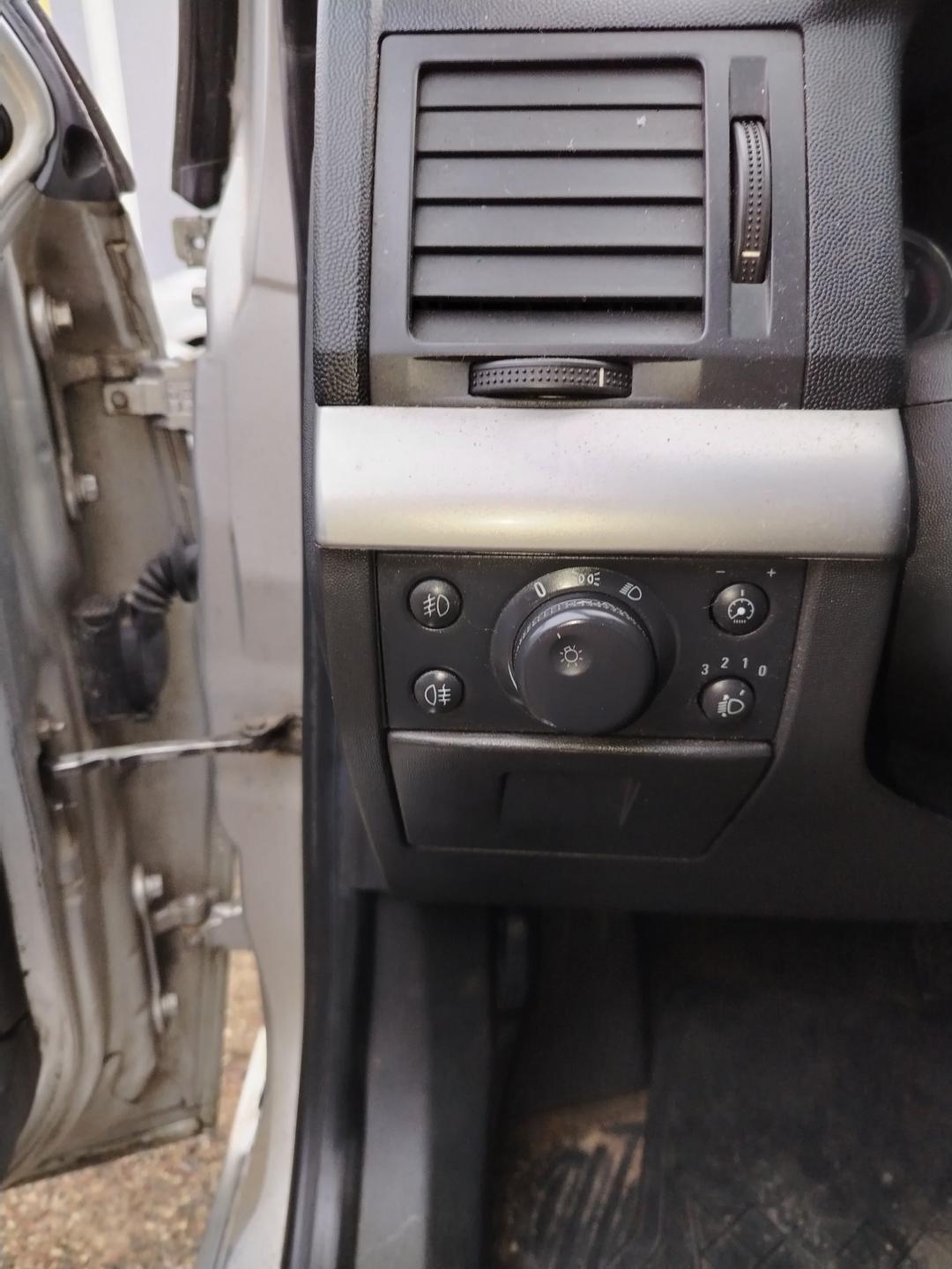 Переключатель света Y2KP3T Opel Vectra