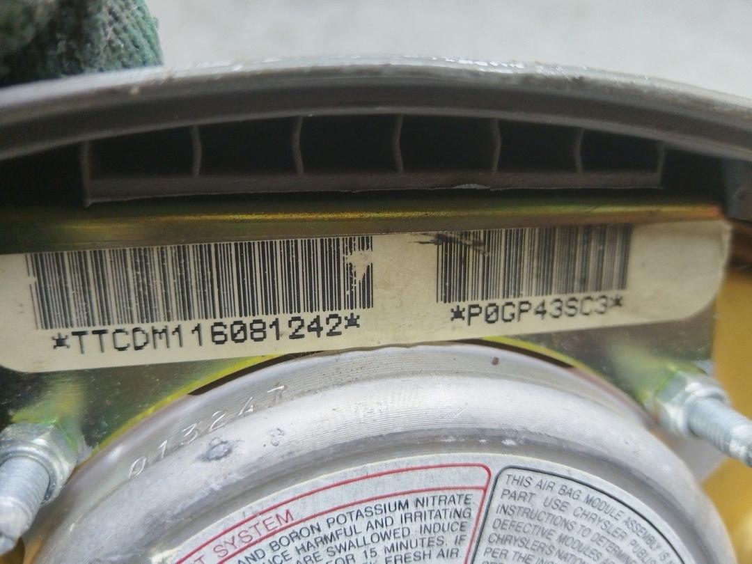 Подушка безопасности водителя GH25X8 Chrysler Voyager купить с доставкой