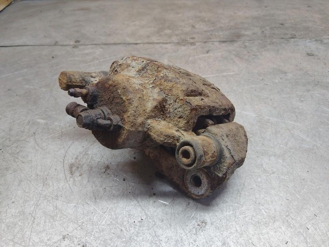 Суппорт передний левый B9ACRA Mazda Premacy купить в магазине запчастей бу