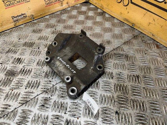 Кронштейн компрессора кондиционера UYX64I Kia Carnival - Фото 1