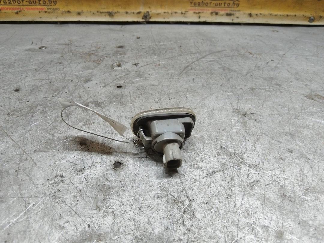 Повторитель передний правый 9H8XF8 Toyota Avensis купить с доставкой