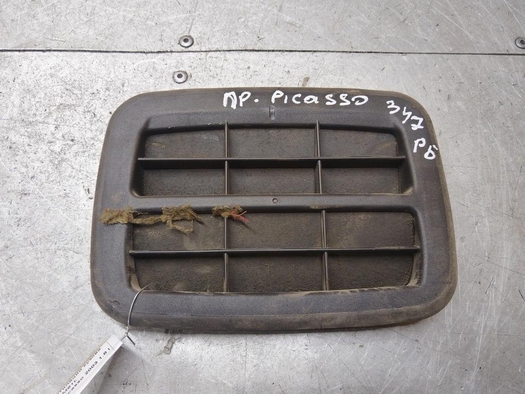 Решетка вентиляции кузова YDM81L Citroen Xsara Picasso