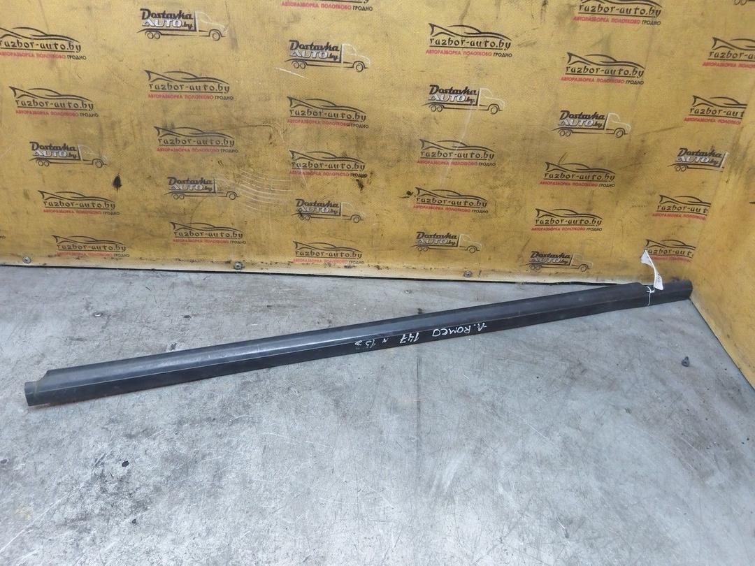 Молдинг стекла двери передней правой наружный 62ZEK6 Alfa Romeo 147 - Фото 1