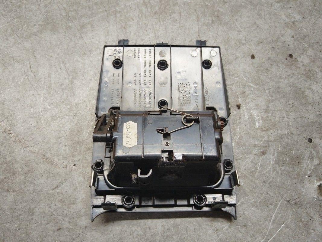 Пепельница O3XYB8 Peugeot 406 - Фото 3