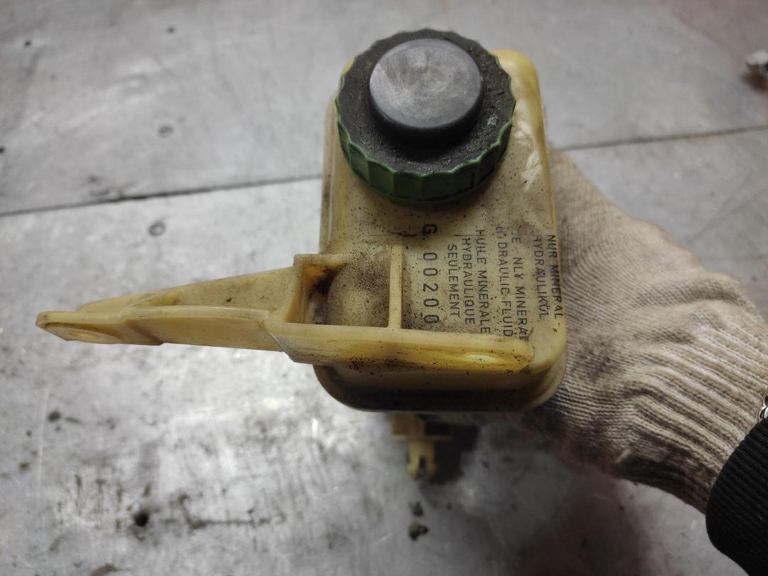 Бачок гидроусилителя 8UTNFA Audi 80