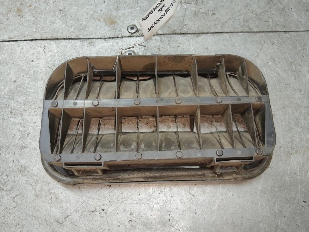 Решетка вентиляции кузова 7F2TPI Seat Alhambra - Фото 2