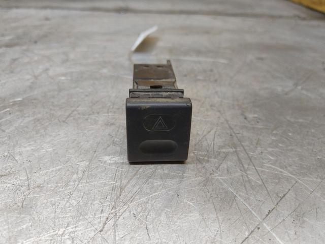 Кнопка аварийной сигнализации GPEWEG Citroen Saxo