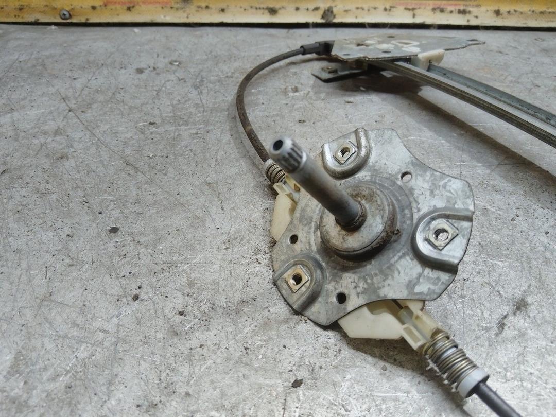 Стеклоподъемник задний правый UX0TC2 Mitsubishi Carisma купить с доставкой